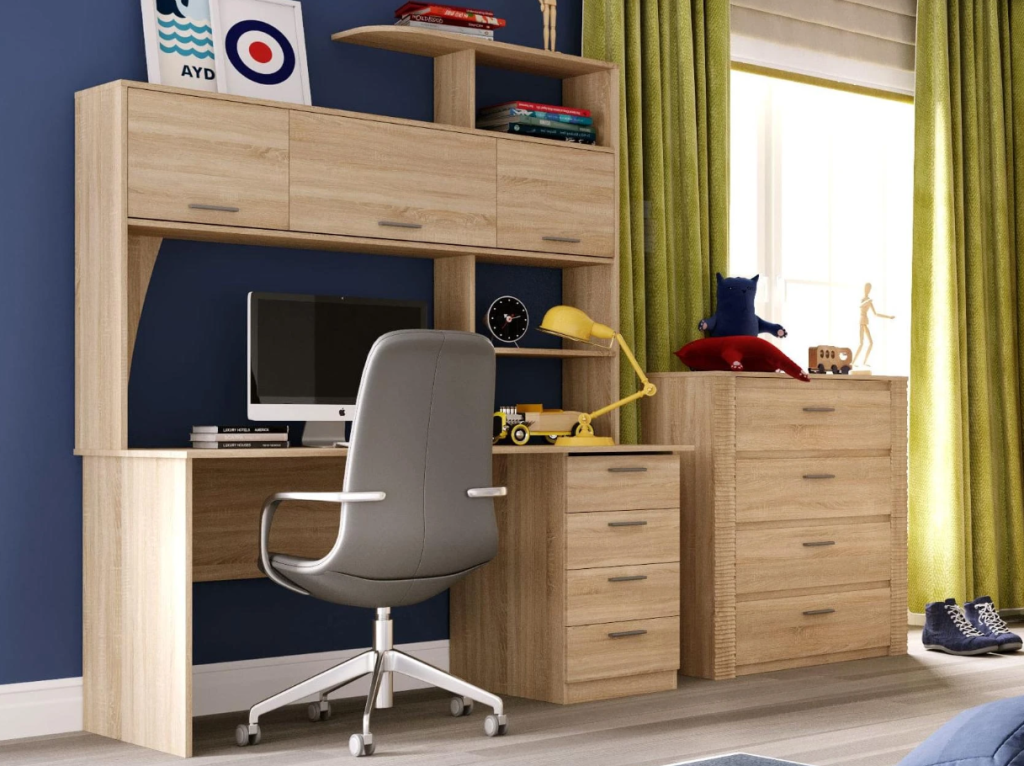 Почему при изготовлении массовой мебели используют фанеру?